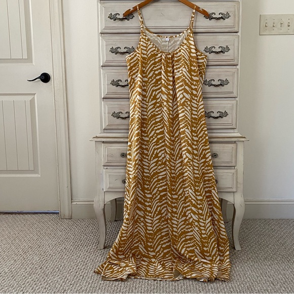 Yellow Tropical Maxi Dress - Picture 2 of 4